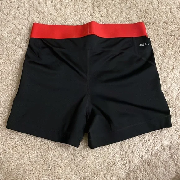 Nike Pros - Picture 2 of 4